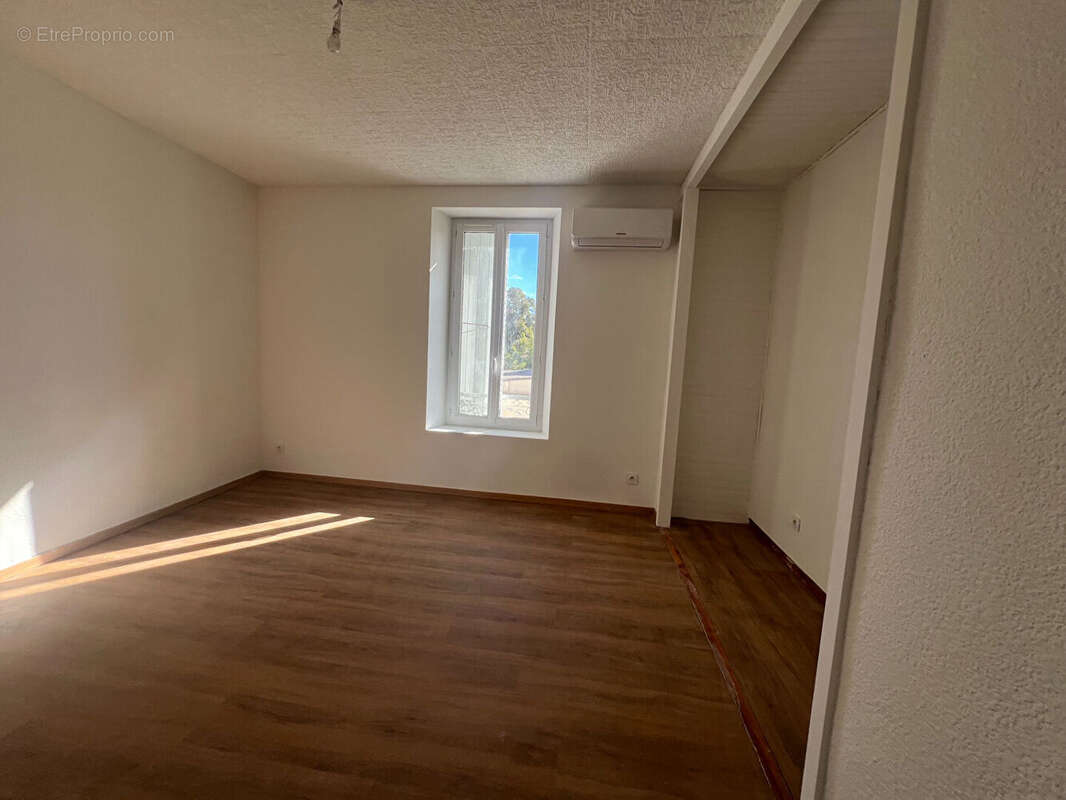 Appartement à VOLONNE