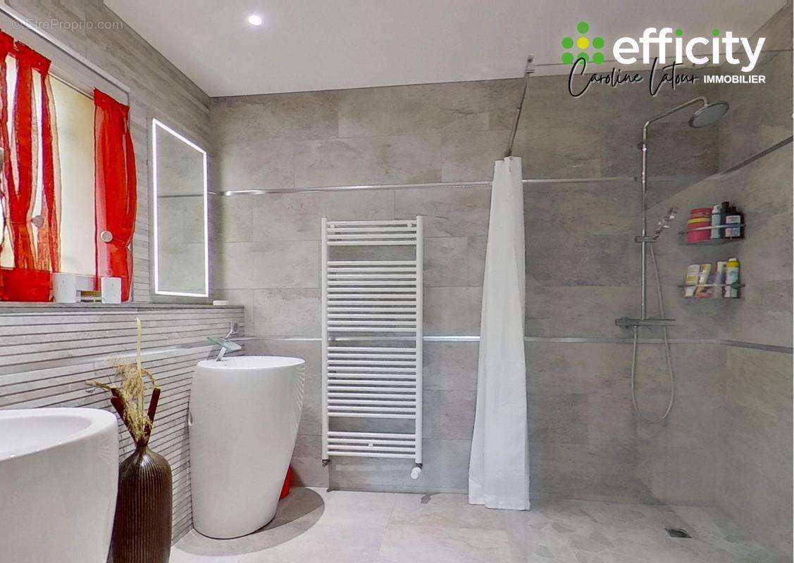 Maison à MONTROND-LES-BAINS