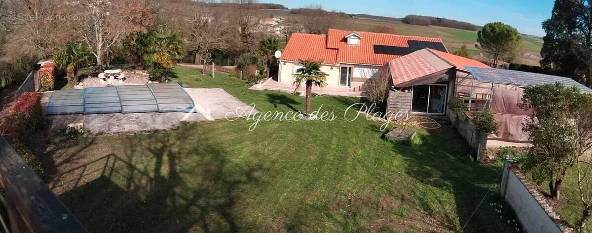 Maison à ROULLET-SAINT-ESTEPHE