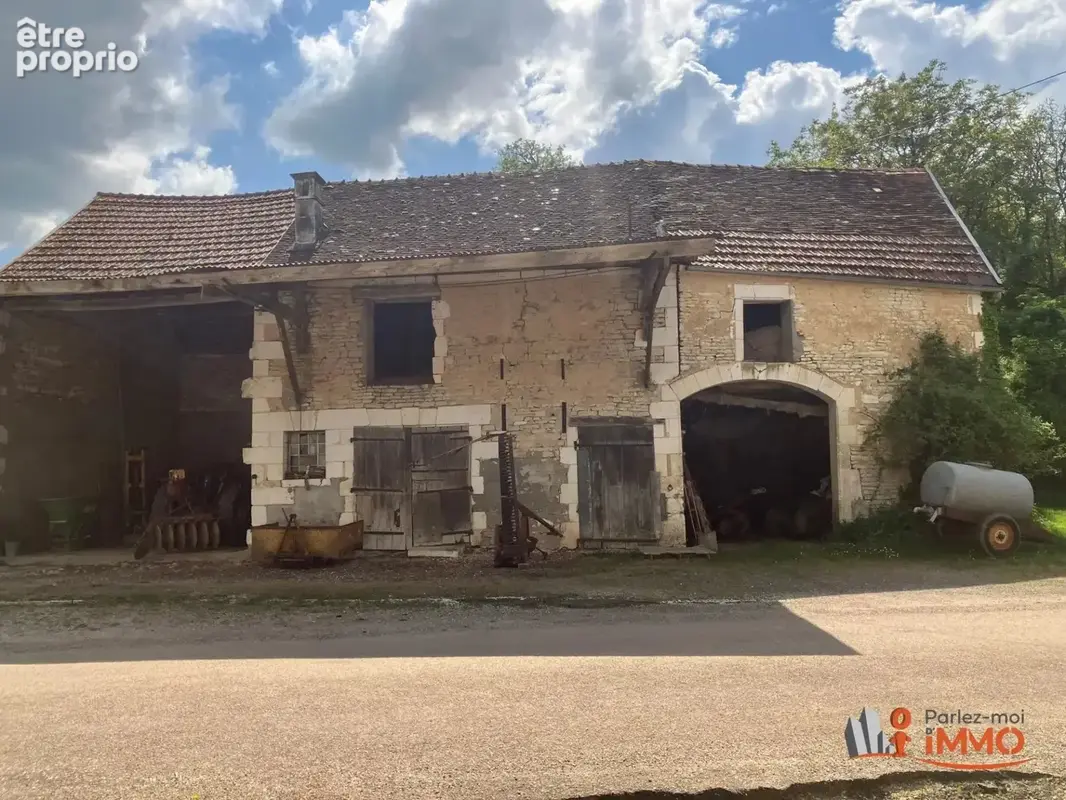 Ancienne ferme avec de grandes dépendances - photo 3