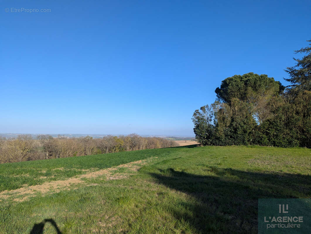 Terrain à MONTBRUN-LAURAGAIS