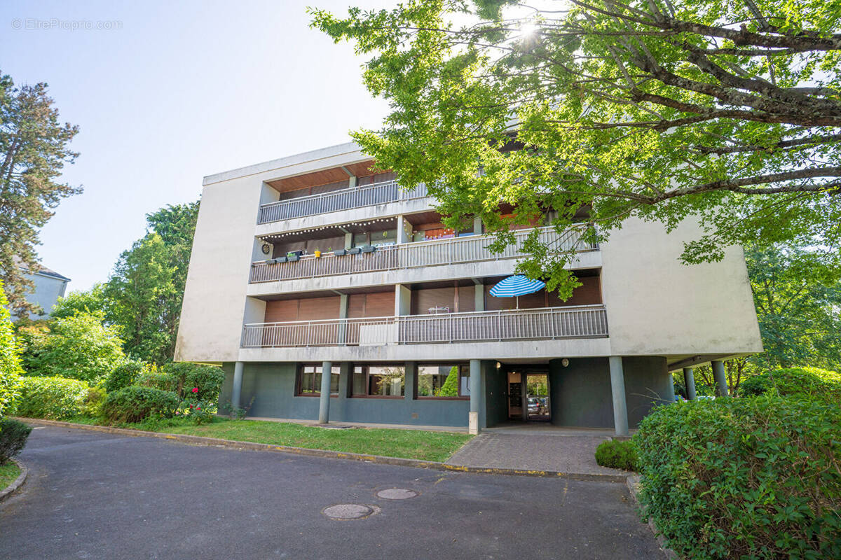Appartement à SAINT-CYR-SUR-LOIRE