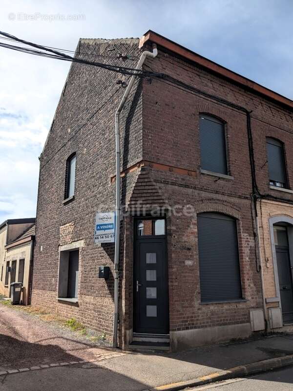 Maison à NEUVILLE-EN-FERRAIN