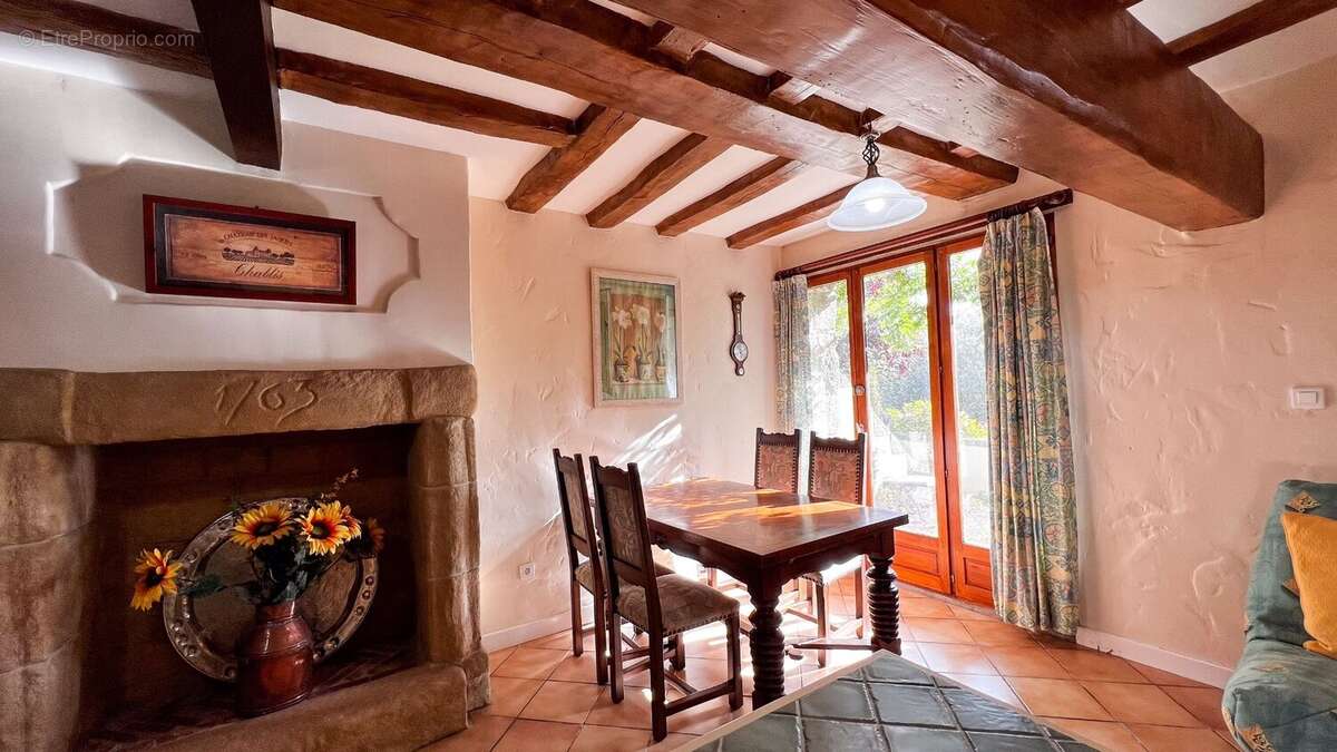 Propriété de caractère en Bretagne avec grand gîte, piscine et 1,6 hectare  résidence principale et potentiel de revenus près d - photo 6