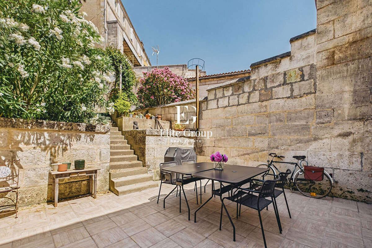 A vendre - elegante maison de ville avec jardin - au coeur d'angouleme - 4 pieces - 110m2 - photo 4