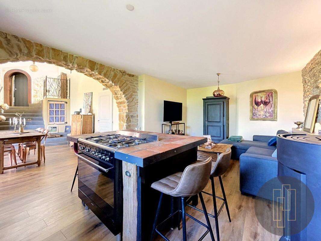 Maison en pierres dorées de 170m² avec vue dégagée - photo 11