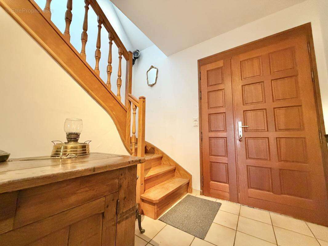 Maison à COURS-LES-BARRES