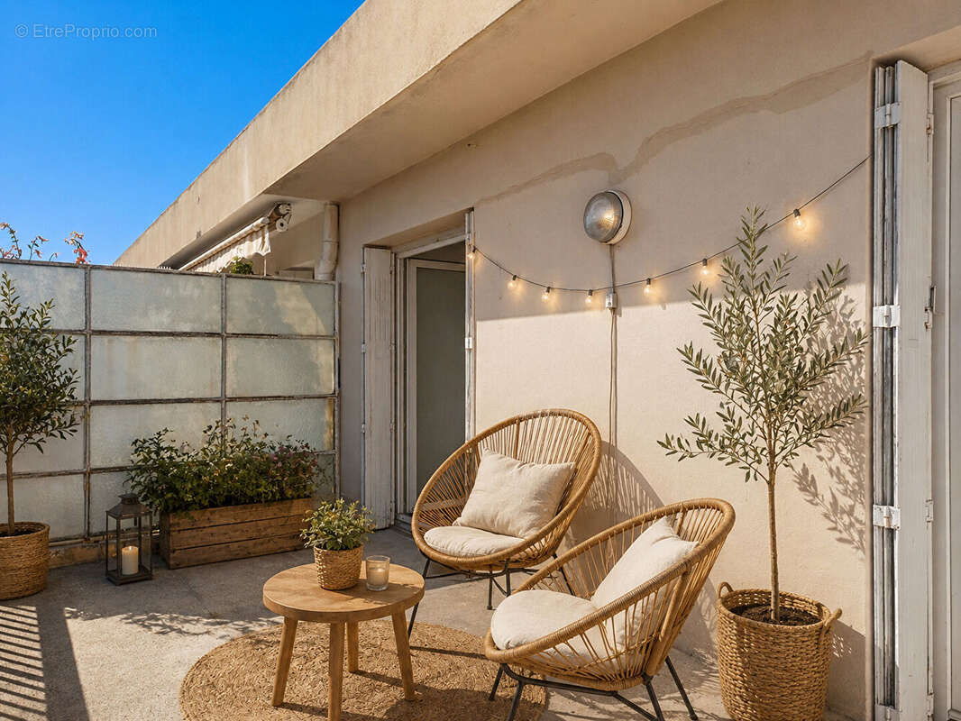 Appartement 2 pièces -Secteur Saint-Augustin / Arénas, Dernier étage avec terrasse - photo 3