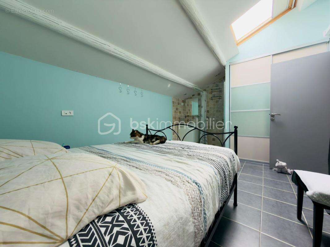 SORGUES – Maison familiale de 150 m² – Autonomie en eau et en électricité – Piscine, spa, suite parentale et fort potentiel d'év - photo 6