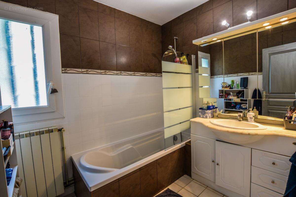 Maison à BAGNOLS-SUR-CEZE