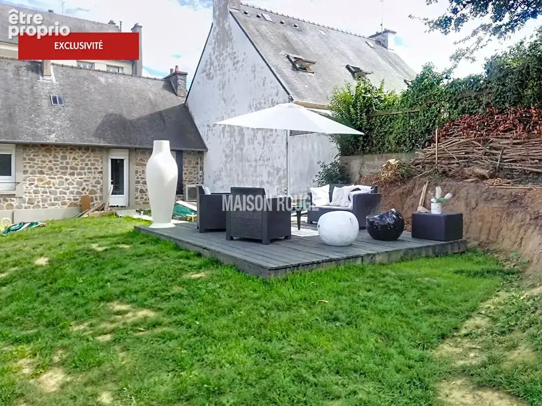 SAINT-BRIEUC - Maison de caractère rénovée avec jardin et garage, à deux pas du centre-ville - photo 14