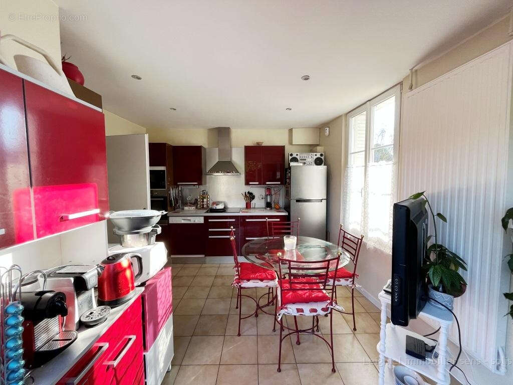 Propriété avec piscine et sa maison d'amis sur son jardin de 2250m2 - photo 7