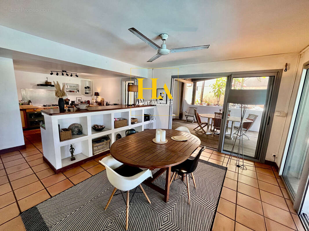 Maison T6  de 232.5 m2 à Saint-Pierre - La Cafrine - photo 7