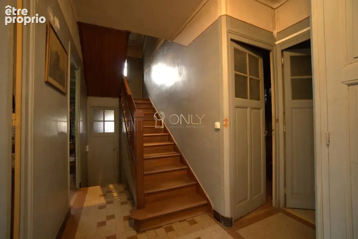 Neuville-sur-Saône, Maison à rénover, 5 chambres - photo 6