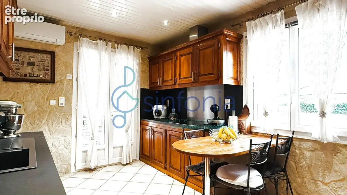En vente à 6 km d'uzès  propriété familiale de 250 m2 avec piscine et deux espaces de vie indépendants - photo 6