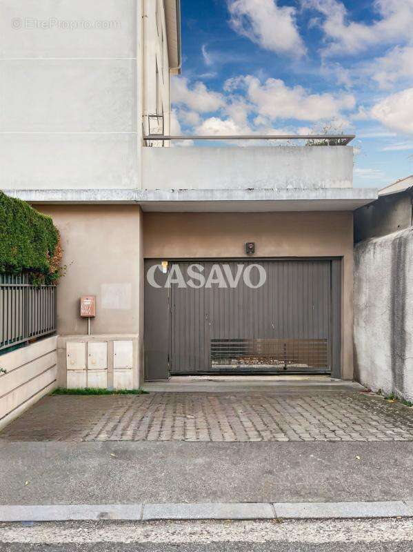 Parking à VILLEURBANNE