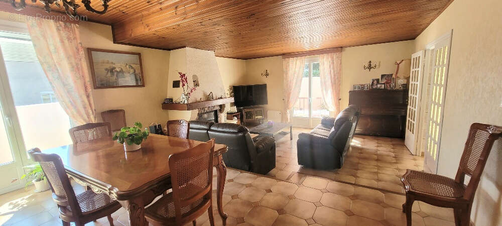 Maison à SAINTE-VALIERE