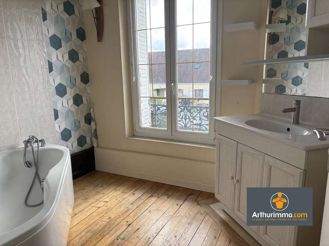 Maison à BOURG-ET-COMIN