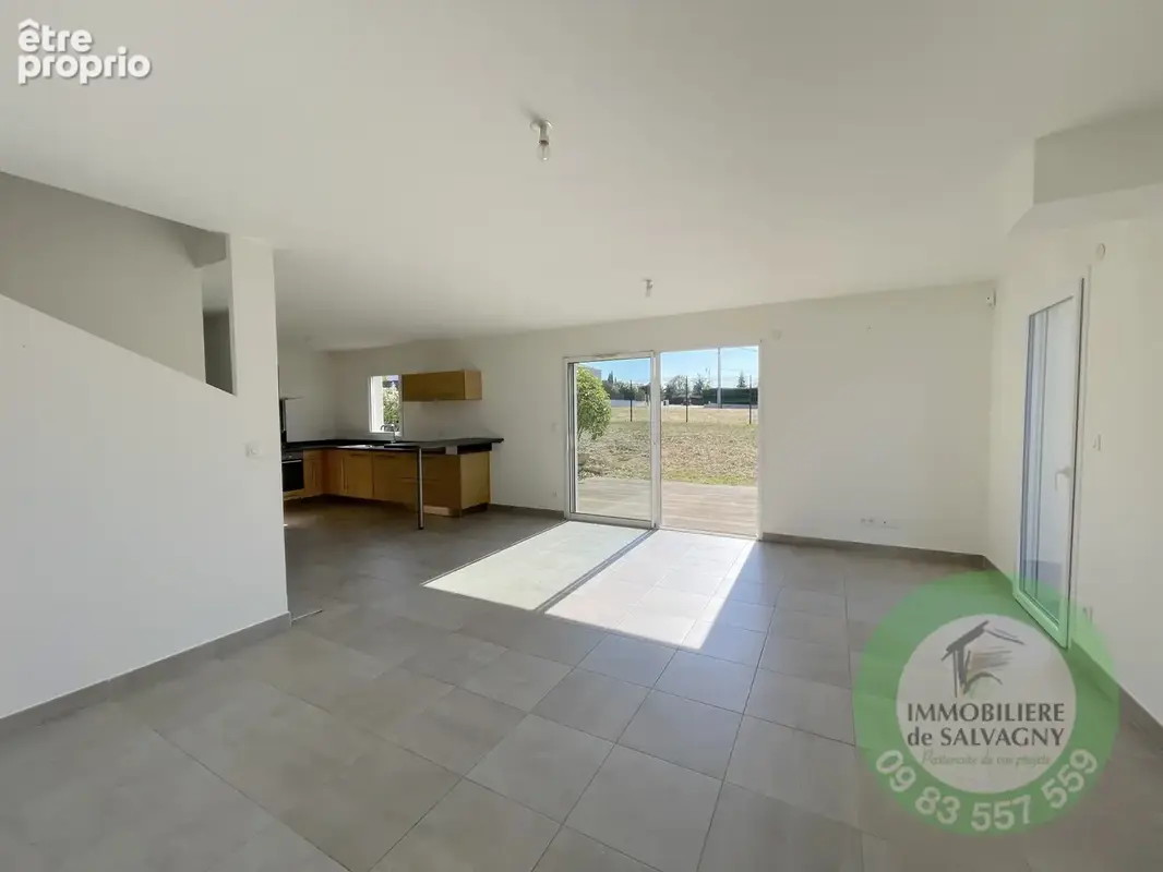 A vendre maison récente avec terrain de 866 m2 à La Tour de Salvagny - photo 4
