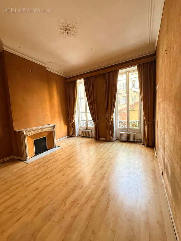 Appartement à MARSEILLE-1E