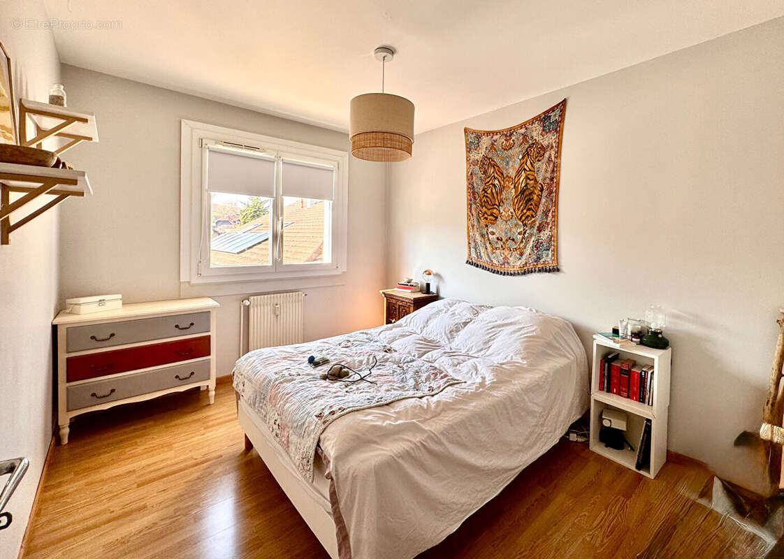 Appartement à COLLONGES-SOUS-SALEVE