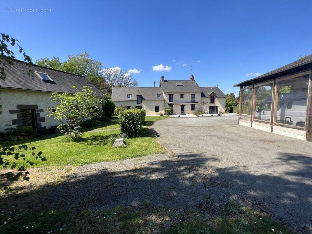 Maison 280 m² à Domloup  - photo 2