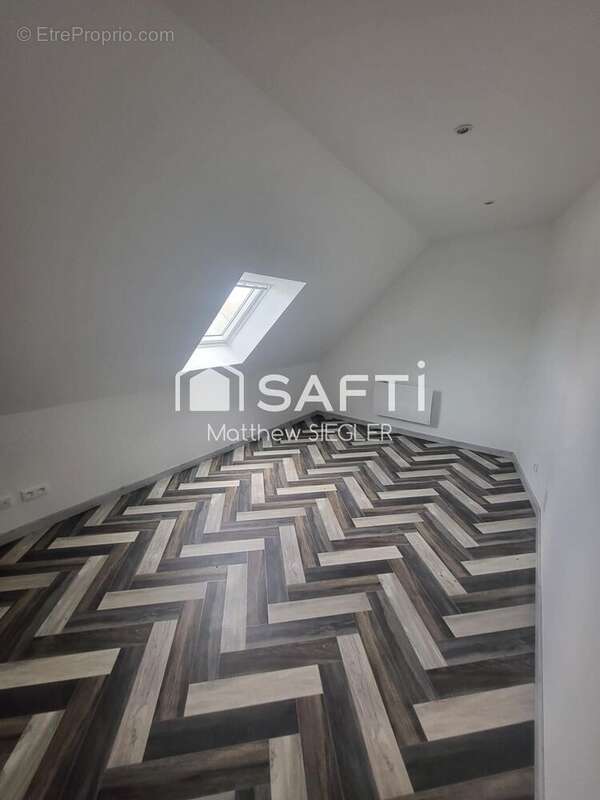 Maison 170 m² à Rille  - photo 6