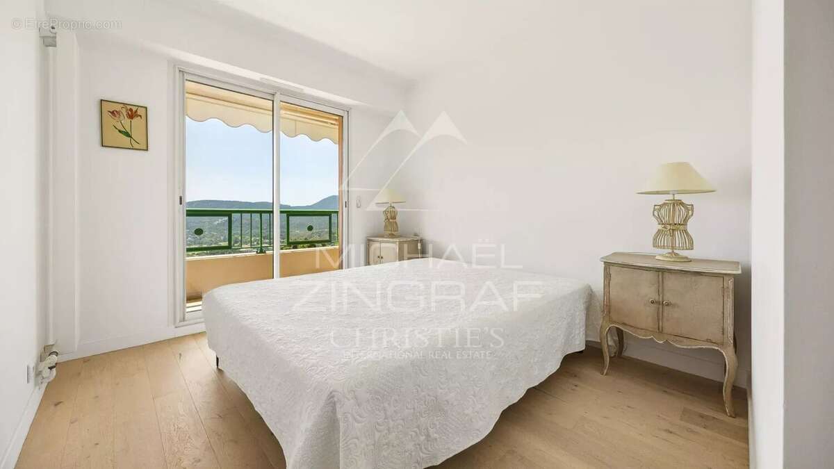 Appartement à MANDELIEU-LA-NAPOULE