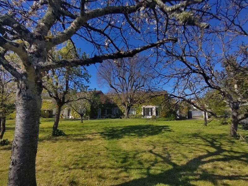 CHATEAUBERNARD A Vendre Maison 8 Pièces avec Studio 2 Pièces - photo 31