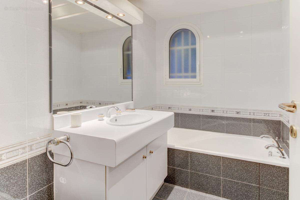 Appartement à MANDELIEU-LA-NAPOULE