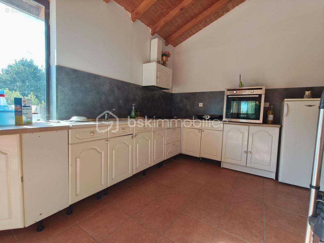 Maison trois chambres,  avec dépendances et terrain - photo 8