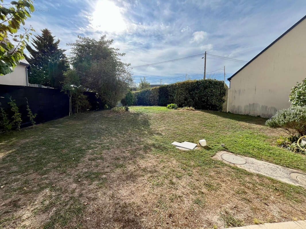 Maison à MONTREUIL-JUIGNE