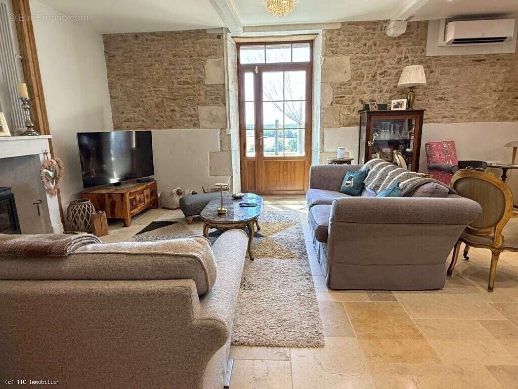 Maison à CHARROUX