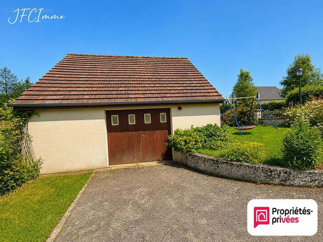 Ensemble Immobilier 12 pièce(s) 215 m2 - photo 6