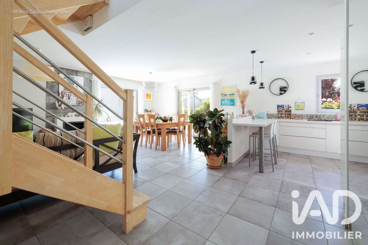 Photo 2 - Maison à SAINT-GENIS-LES-OLLIERES