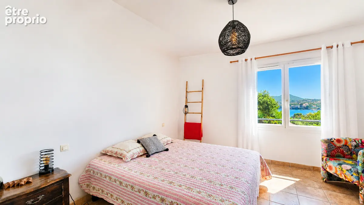 Villa neo-provencale avec vue mer dans un domaine prive - photo 7