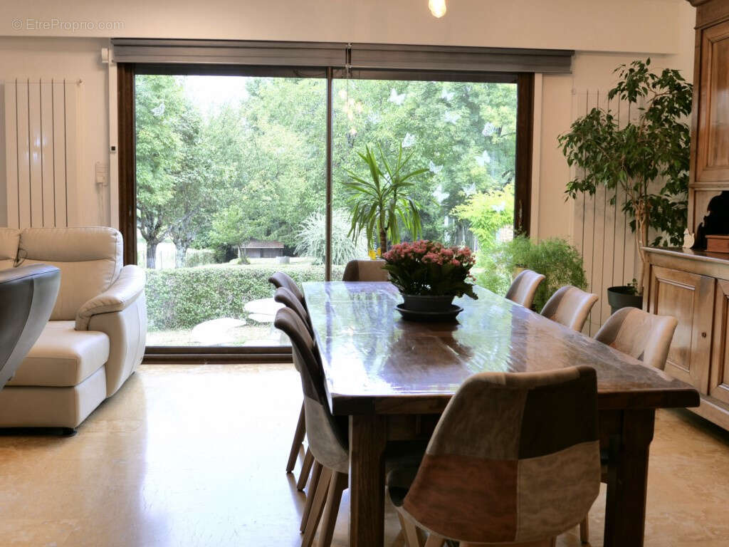 Maison à NEUVILLE-SUR-AIN