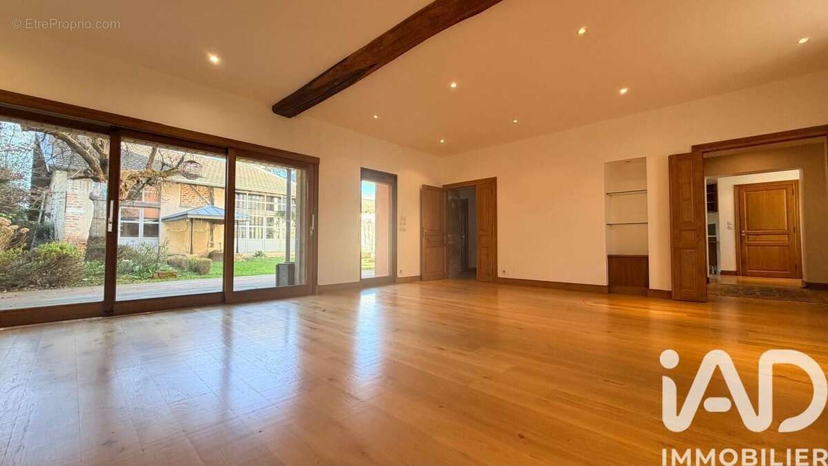 Maison 266 m² à Bourg-En-Bresse  - photo 8