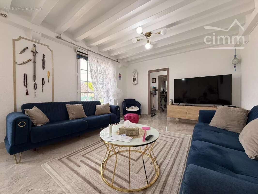 MER – Maison sur sous-sol complet de 130 m² – 4 chambres – Terrain de 970 m² avec vue dégagée sur les champs - photo 4