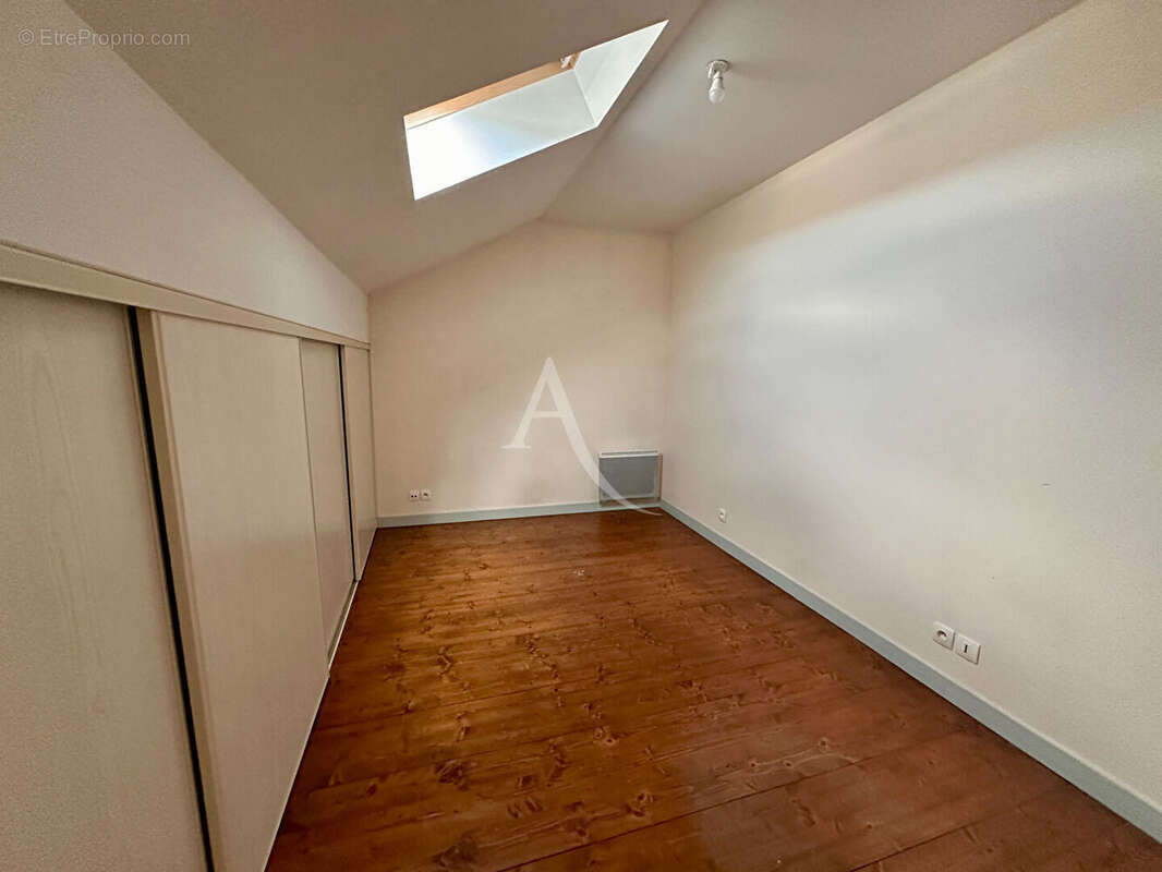 Duplex lumineux en plein coeur de ville avec parking sécurisé - photo 10
