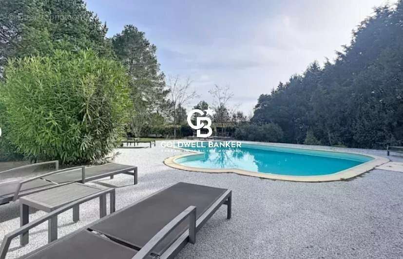 Maison à BAGNOLS-EN-FORET