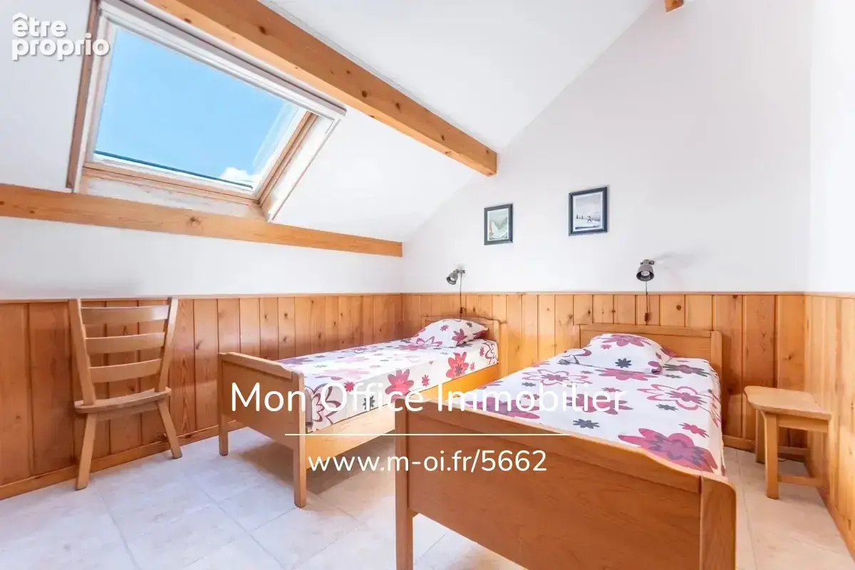Référence : 7162-MTE - Bâtisse avec gîtes de 400 m2 - piscine - vue magnifique sur le Lac - photo 6