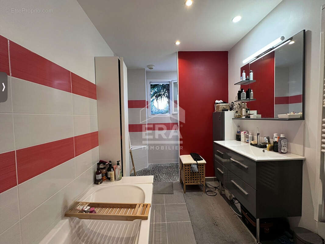 Maison à SAINT-PAVACE