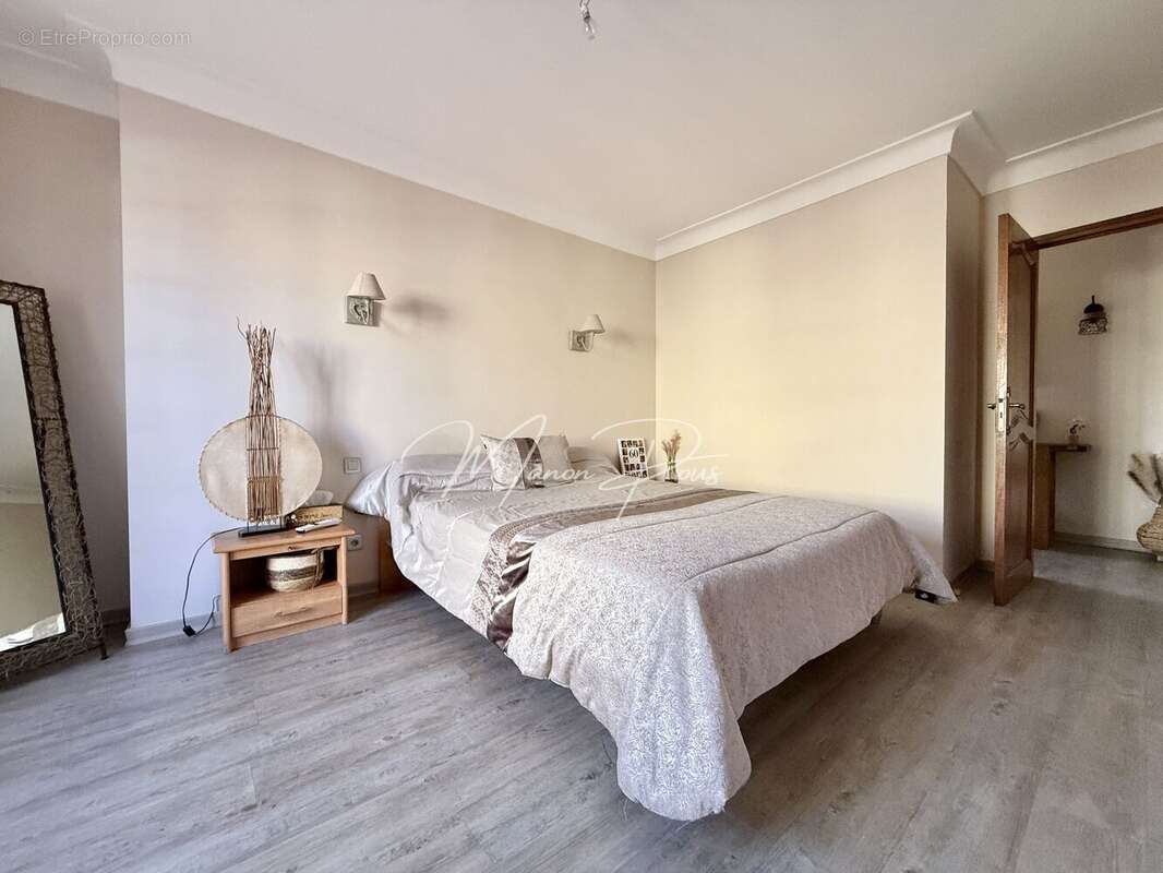 Maison 140 m² à Saint-Esteve  - photo 30
