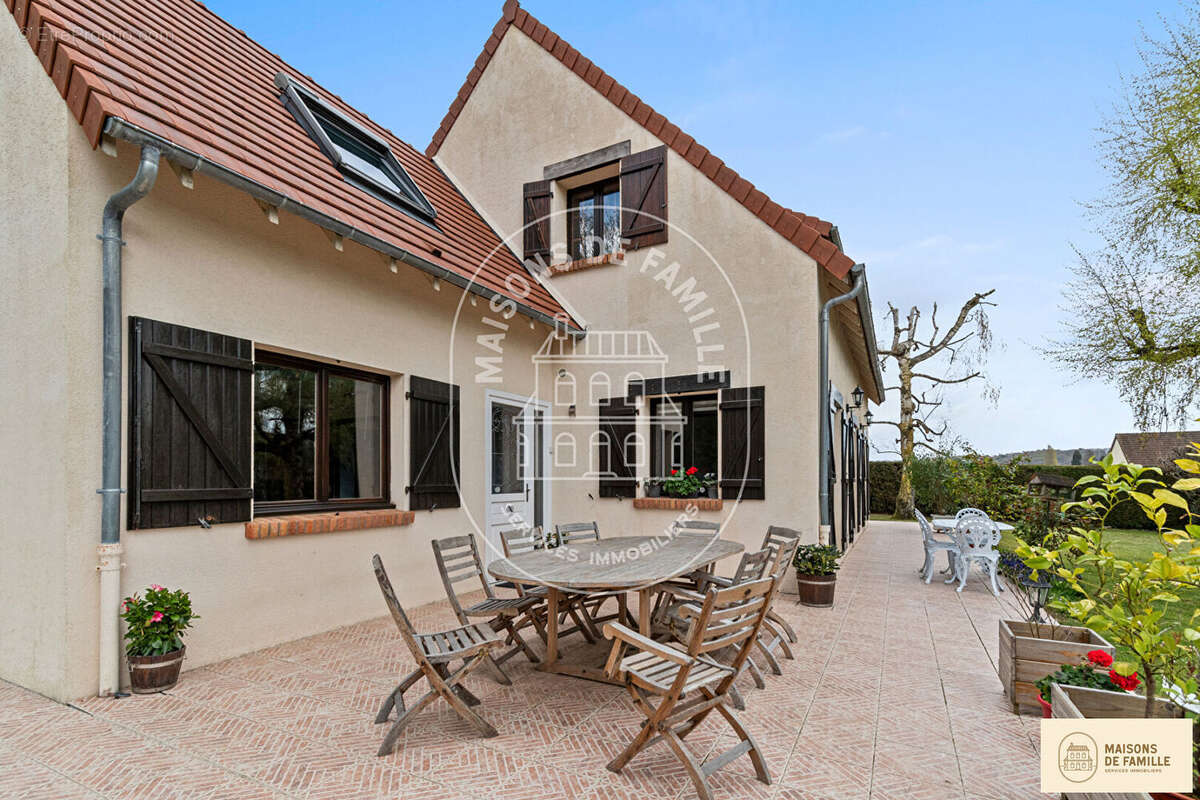 Maison à SAINT-REMY-L'HONORE