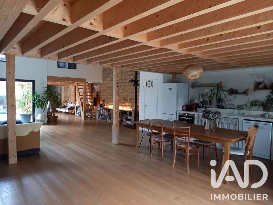 Maison 211 m² à Les Lilas  - photo 2
