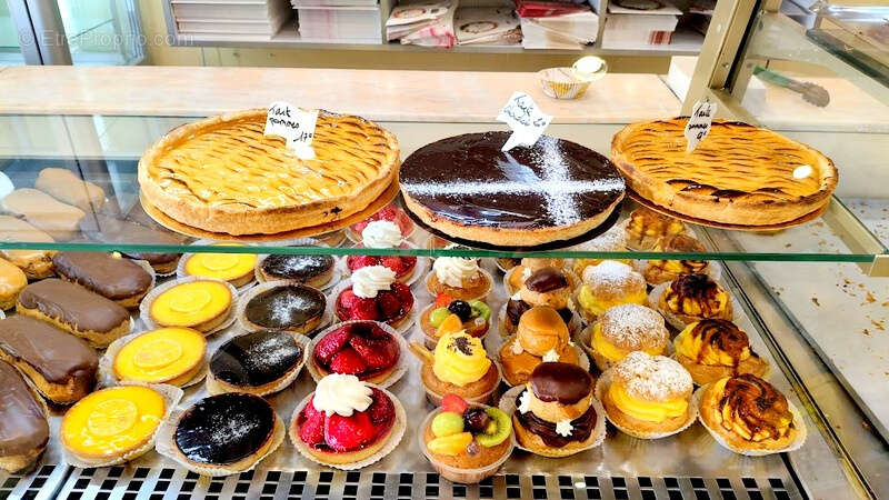 Commerce à ETAULIERS