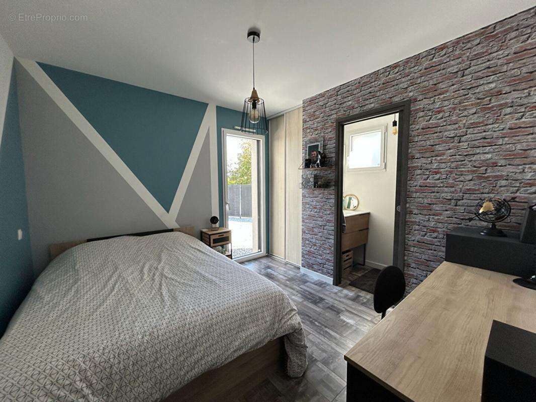 Maison à LA CHAPELLE-BASSE-MER