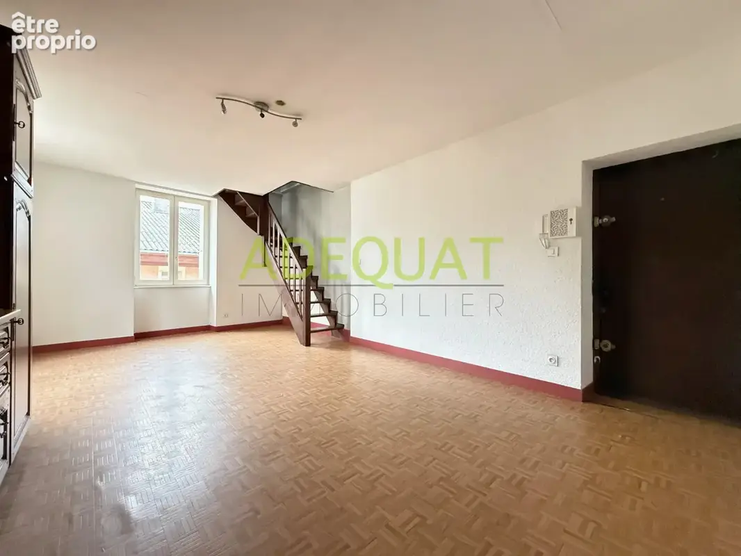 BOURGOIN JALLIEU 'RUE PIETONNE', appartement de type 2 en duplex… - photo 4