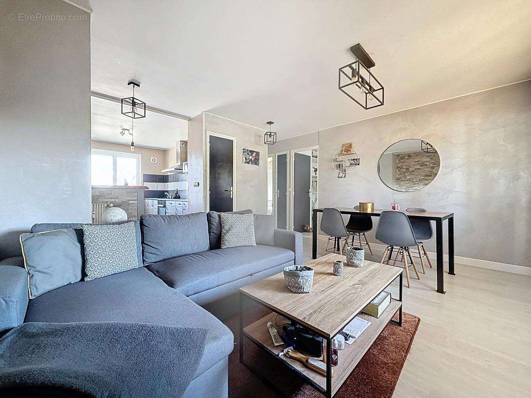 Appartement - 2 Chambres - Cave - Place de parking privative - Proche commodités - photo 6